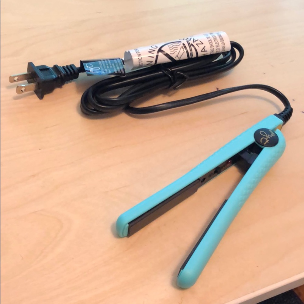 PYT mini ceramic styler travel size hair iron